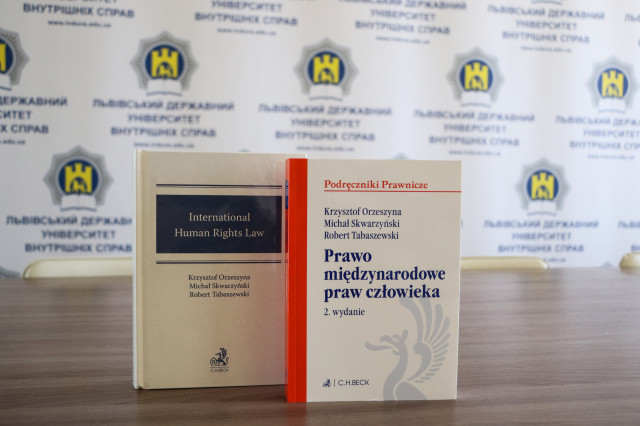 Закордонні партнери передали ЛьвДУВС юридичну літературу  англійською та польською мовами