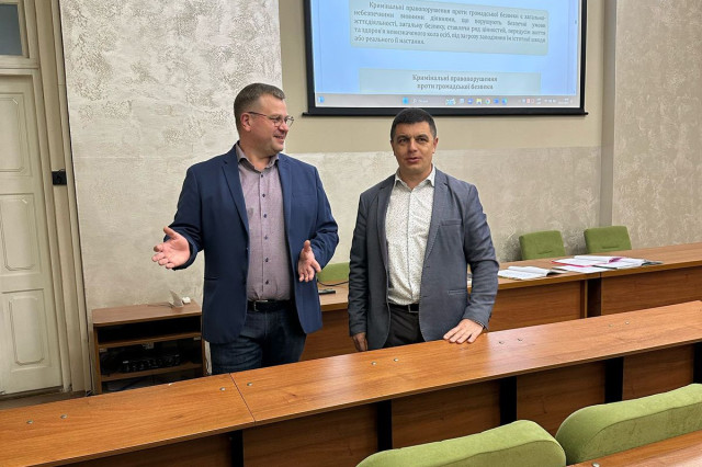 Курсантам ЛьвДУВС прочитали лекцію про кримінальні правопорушення проти громадської безпеки