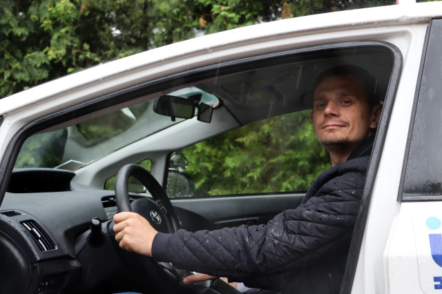 «Вміння керувати автомобілем – це свобода», - учасник проєкту «Безбар’єрні автошколи»  Григорій Воробйов