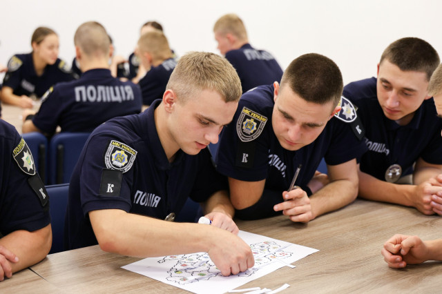 Курсанти ЛьвДУВС взяли участь у патріотичній вікторині до Дня Української Державності