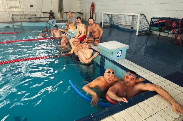 Для учасників бойових дій провели реабілітаційне заняття з плавання