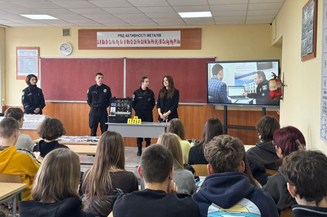 Все про навчання та вступ: представники ЛьвДУВС побували у трьох ліцеях Самбора