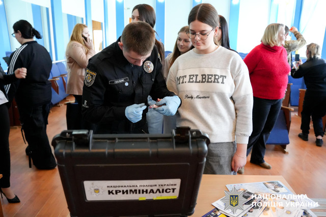 Валіза криміналіста, історії курсантів і умови вступу: представники ЛьвДУВС провели профорієнтаційні зустрічі на Рівненщині