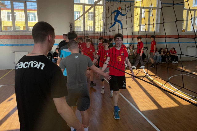 Спорт єднає: студенти ЛьвДУВС зустрілися на волейбольному майданчику зі школярами