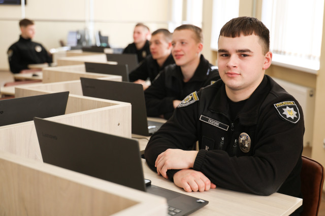 Курсантам ЛьвДУВС розповіли про сучасні інформаційно-пошукові системи Національної поліції