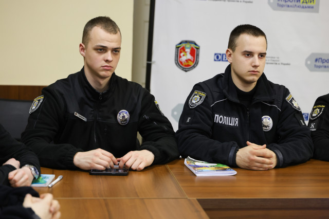 Реальні кейси з роботи патрульних: курсанти ЛьвДУВС переймають досвід практиків
