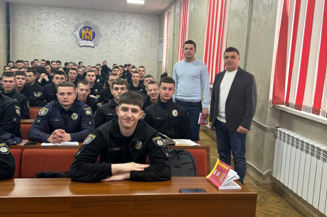 Представник ДБР провів заняття для курсантів
