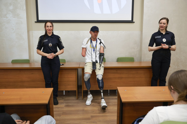 У ЛьвДУВС провели практичне заняття з безбар’єрності та комунікації з ветеранами