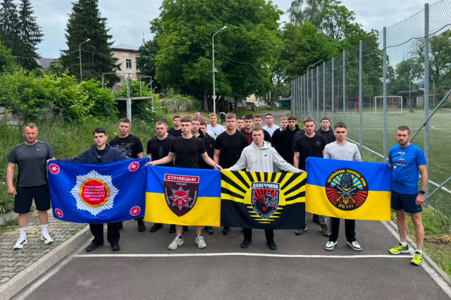 У ЛьвДУВС провели забіг до річниці створення стрілецьких підрозділів Нацполіції