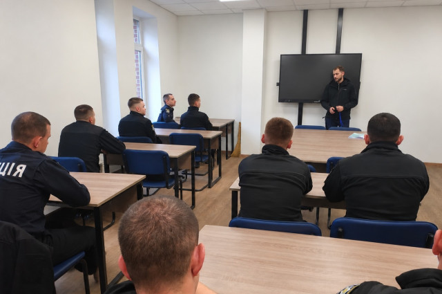 Представник кіберполіції долучився до заняття для курсантів ЛьвДУВС