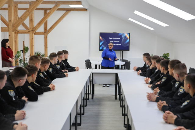 Крок до безбар’єрності: курсанти ЛьвДУВС пройшли тренінг з жестової мови