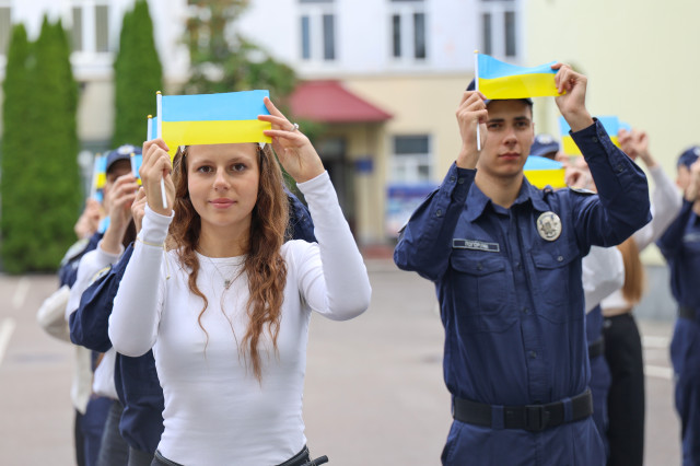 Курсанти та студенти ЛьвДУВС провели патріотичний флешмоб «Голоси за мир»