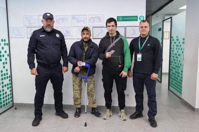 Ще двоє випускників Безбар’єрної автошколи поповнили лави водіїв