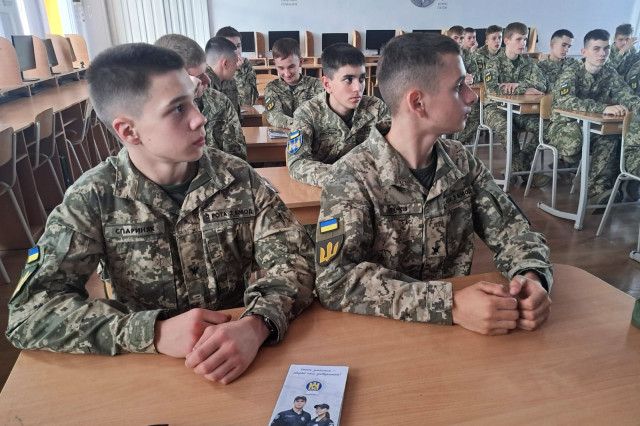 Профорієнтація у дії: представники ЛьвДУВС поспілкувалися з львівськими ліцеїстами