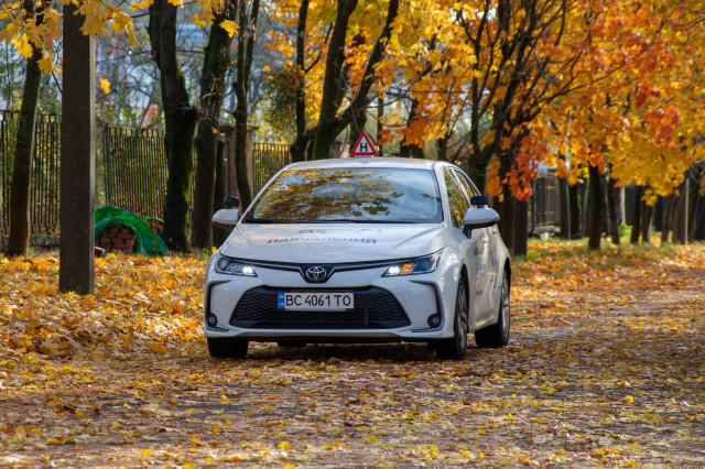 Незламні випробували переобладнані автомобілі Безбар’єрної автошколи ЛьвДУВС